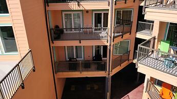 Maravilla Seawall Condos by AB Sea