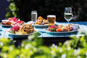 O'Shea's Royal Hotel