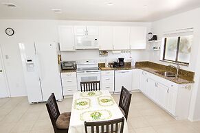 Lilsis by the Lake - Vacation Home