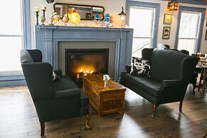 Lane's Privateer Inn