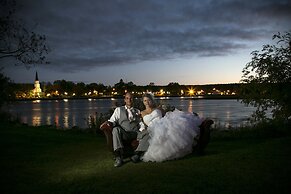 Lane's Privateer Inn