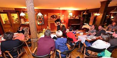 Lane's Privateer Inn