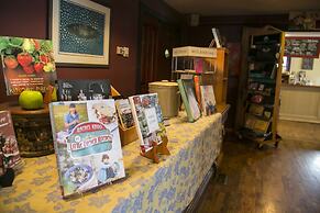 Lane's Privateer Inn