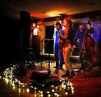 Lane's Privateer Inn