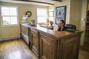 Lane's Privateer Inn