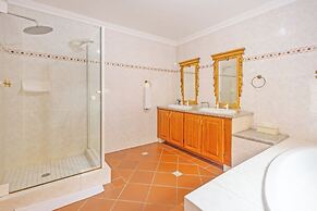 Sunward Park Guest House & Conference Centre