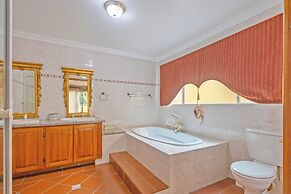 Sunward Park Guest House & Conference Centre