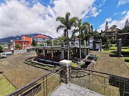 De Villa Istana Bunga by HouseinBandung