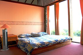 De Villa Istana Bunga by HouseinBandung