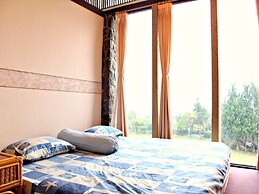 De Villa Istana Bunga by HouseinBandung