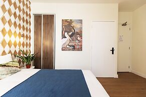 Quentin Hotel Golden Bear