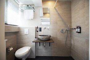 Quentin Hotel Golden Bear