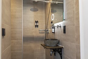 Quentin Hotel Golden Bear