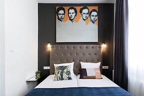 Quentin Hotel Golden Bear