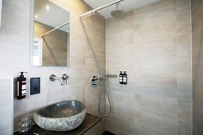 Quentin Hotel Golden Bear