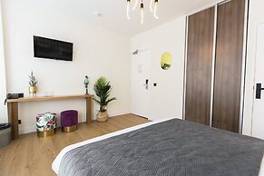 Quentin Hotel Golden Bear