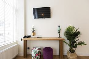 Quentin Hotel Golden Bear