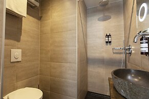 Quentin Hotel Golden Bear