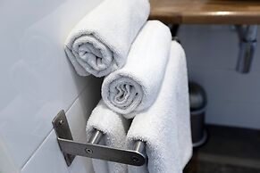 Quentin Hotel Golden Bear