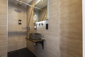 Quentin Hotel Golden Bear