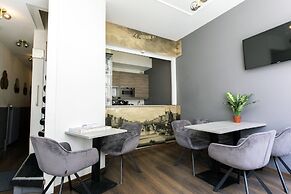 Quentin Hotel Golden Bear