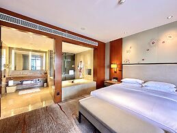 DoubleTree by Hilton Guangzhou Science City-Free Shuttle Bus Service D