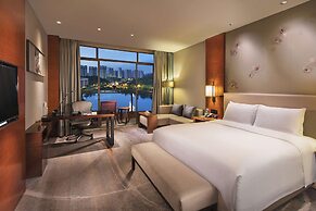 DoubleTree by Hilton Guangzhou Science City-Free Shuttle Bus Service D