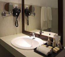 The Lakeside Hotel at Nuwarawewa