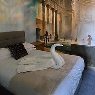 Stonehenge Inn & Shepherds Huts