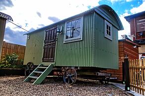Stonehenge Inn & Shepherds Huts