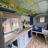 Stonehenge Inn & Shepherds Huts