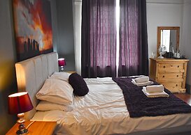 Stonehenge Inn & Shepherds Huts