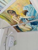 Stonehenge Inn & Shepherds Huts