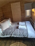 Stonehenge Inn & Shepherds Huts