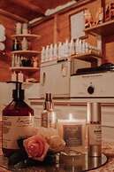 Stonehenge Inn & Shepherds Huts