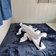 Stonehenge Inn & Shepherds Huts