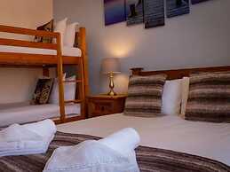 Stonehenge Inn & Shepherds Huts