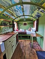 Stonehenge Inn & Shepherds Huts