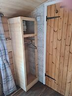 Stonehenge Inn & Shepherds Huts