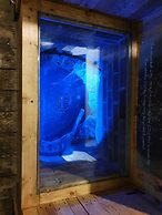 Stonehenge Inn & Shepherds Huts