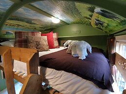 Stonehenge Inn & Shepherds Huts