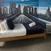 Stonehenge Inn & Shepherds Huts