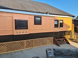 Stonehenge Inn & Shepherds Huts