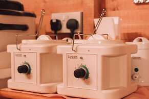 Stonehenge Inn & Shepherds Huts