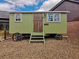 Stonehenge Inn & Shepherds Huts
