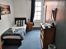 Stonehenge Inn & Shepherds Huts