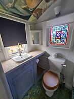 Stonehenge Inn & Shepherds Huts