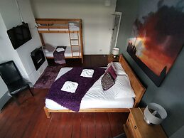 Stonehenge Inn & Shepherds Huts