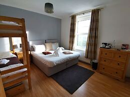 Stonehenge Inn & Shepherds Huts