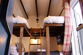 Stonehenge Inn & Shepherds Huts